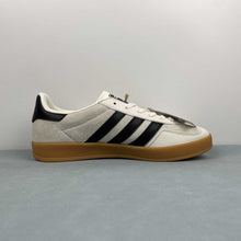 Cargar imagen en el visor de la galería, Adidas Gazelle x Supreme White Black Red Gum SC9207-726
