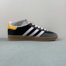 Cargar imagen en el visor de la galería, Adidas Gazelle Indoor Olympic Core Black Cloud White Gum IF9642
