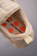 Cargar imagen en el visor de la galería, Nike Mind 002 Light Khaki Desert Khaki Hyper Crimson HQ4308-200
