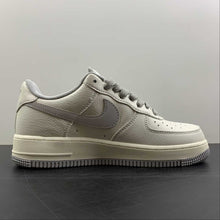 Cargar imagen en el visor de la galería, Undefeated x Air Force 1 Low Gray White UN6695-288
