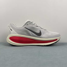 Cargar imagen en el visor de la galería, Nike Zoom Vomero 18 Whie Red HM6803-001
