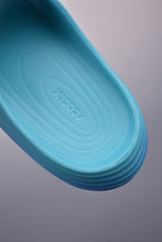 Cargar imagen en el visor de la galería, Nike ReactX Rejuven8 Slide Dusty Cactus Persian Violet Off Noir HV5060-301
