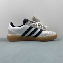 Cargar imagen en el visor de la galería, Adidas Gazelle Indoor Bad Bunny Off White Core Black Gum IF9735
