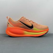 Cargar imagen en el visor de la galería, Nike Zoom Vomero 18 Orange Chalk Black Volt HM6803-700
