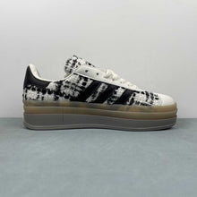 Cargar imagen en el visor de la galería, Adidas Gazelle Bold White Tine Core Black Silver Metallic JP5673
