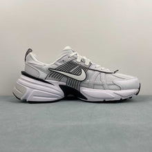Cargar imagen en el visor de la galería, Nike V2k Run Summit White Platinum Tint HF5342-100
