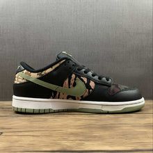 Cargar imagen en el visor de la galería, SB Dunk Low Crazy Camo Black Multi Olive DH0957-001
