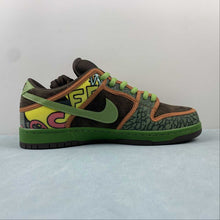 Cargar imagen en el visor de la galería, Dunk Low Premium Dls SB Quickstrike De La Soul Altitude Brown Green 789841-332
