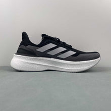 Cargar imagen en el visor de la galería, Adidas UltraBoost 5X Core Black Cloud White Carbon IH3110
