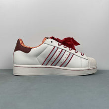 Cargar imagen en el visor de la galería, Adidas Superstar 2 x Toy Story Off White Halo Blue Scarlet KK4472

