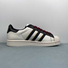 Cargar imagen en el visor de la galería, Adidas Superstar x Supreme White Black Red BZ2524
