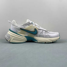 Cargar imagen en el visor de la galería, Nike V2k Run White Dusty Cactus FD0736-105
