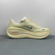 Cargar imagen en el visor de la galería, Nike Zoom Vomero PLUS Summit White Metallic Silver IM5020-100
