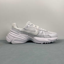 Cargar imagen en el visor de la galería, Nike V2k Run All White HQ1512-100
