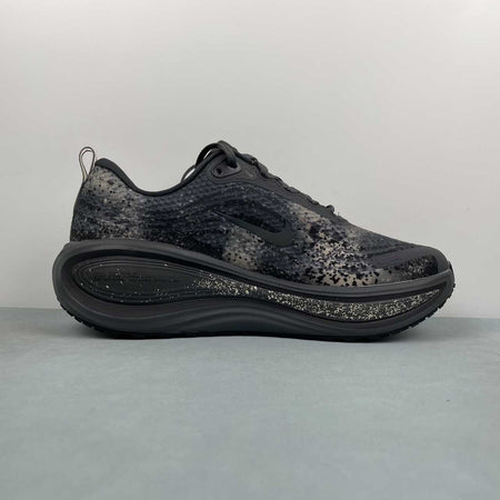 Nike Zoom Vomero PLUS Anthracite Oatmeal Volt Zwart IM6776-060