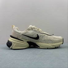 Cargar imagen en el visor de la galería, Nike V2k Run Summit White Black Black FD0736-101
