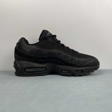 Cargar imagen en el visor de la galería, Air Max 95 Essential Triple Black CI3705-001
