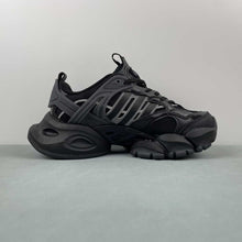 Cargar imagen en el visor de la galería, Adidas XLG Runner Deluxe Black Grey JR3086
