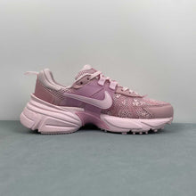 Cargar imagen en el visor de la galería, Nike V2k Run White Pink HJ5269-600
