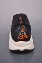 Cargar imagen en el visor de la galería, Nike ACG Zegama Black Gold HV8113-008
