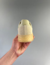 Cargar imagen en el visor de la galería, Adidas Samba 8th Street Clarks Kith Beige
