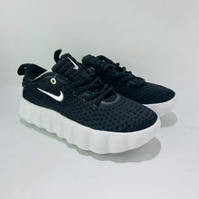 Cargar imagen en el visor de la galería, Nike Mind 002 Black and White HQ4308-002
