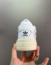 Cargar imagen en el visor de la galería, Adidas Astir White Off White
