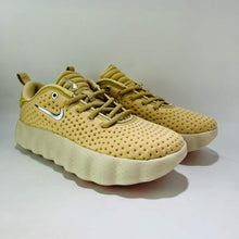 Cargar imagen en el visor de la galería, Nike Mind 002 Light Khaki White HQ4308-200
