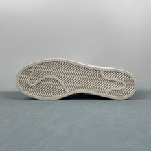 Cargar imagen en el visor de la galería, Adidas Superstar x Dior HS3081
