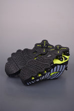Cargar imagen en el visor de la galería, Shox TL 1308 Volt Black Thunder Storm CI7692-400
