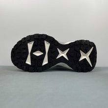 Cargar imagen en el visor de la galería, Adidas XLG STORM EDGE Silver Metallic Black JS0059
