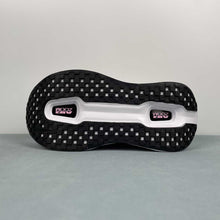 Cargar imagen en el visor de la galería, Nike Vomero Premium White Black Orange FN8453-020
