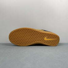 Cargar imagen en el visor de la galería, SB Force 58 Midnight Navy Fir Gum Light Brown University Gold DV5477-402

