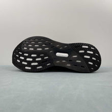 Cargar imagen en el visor de la galería, Adidas UltraBoost 5 Triple Black ID8812
