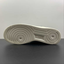 Cargar imagen en el visor de la galería, Air Force 1 07 Low Off White Green Gold MN5696-309
