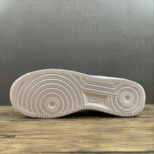 Cargar imagen en el visor de la galería, Air Force 1 Low White Paisley Grey Fog DJ9942-100
