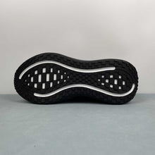 Cargar imagen en el visor de la galería, Nike Zoom Vomero PLUS Black Carbon Grey HV8150-003
