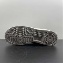 Cargar imagen en el visor de la galería, Air Force 1 07 Low Silver Snow FB1839-333
