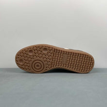Cargar imagen en el visor de la galería, Adidas Samba OG Dark Brown Off White Gum JR0891
