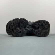 Cargar imagen en el visor de la galería, Adidas XLG Runner Deluxe Black Gold Metallic Red JQ2974
