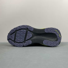 Cargar imagen en el visor de la galería, Nike Zoom Vomero 18 GTX Seaweed Cannon Volt Barely Volt HQ7001-300
