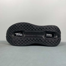 Cargar imagen en el visor de la galería, Nike Vomero Premium Black Realtree IO7325-001
