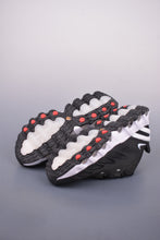 Cargar imagen en el visor de la galería, Air Max Dn8 Black and White FQ7860-037
