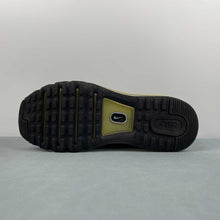 Cargar imagen en el visor de la galería, Nike Air Max 2013 Black Flat Gold HQ1927-001
