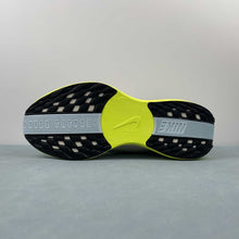 Cargar imagen en el visor de la galería, Nike ZoomX Pegasus PLUS Sail Pale Ivory Black Volt HQ3451-101
