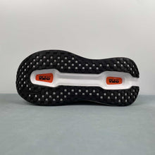 Cargar imagen en el visor de la galería, Nike Vomero Premium Lt Grey White FN8453-035
