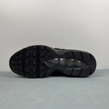 Cargar imagen en el visor de la galería, Air Max 95 Essential Triple Black CI3705-001
