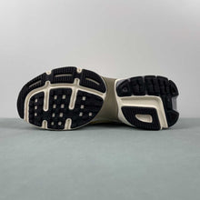 Cargar imagen en el visor de la galería, Nike V2k Run White Khaki Metallic Silver White HJ7245-100
