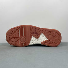 Cargar imagen en el visor de la galería, Jordan CMFT Era White Horse Year IQ3473-161
