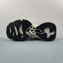 Cargar imagen en el visor de la galería, Adidas XLG Runner Deluxe Beige Black JR0577
